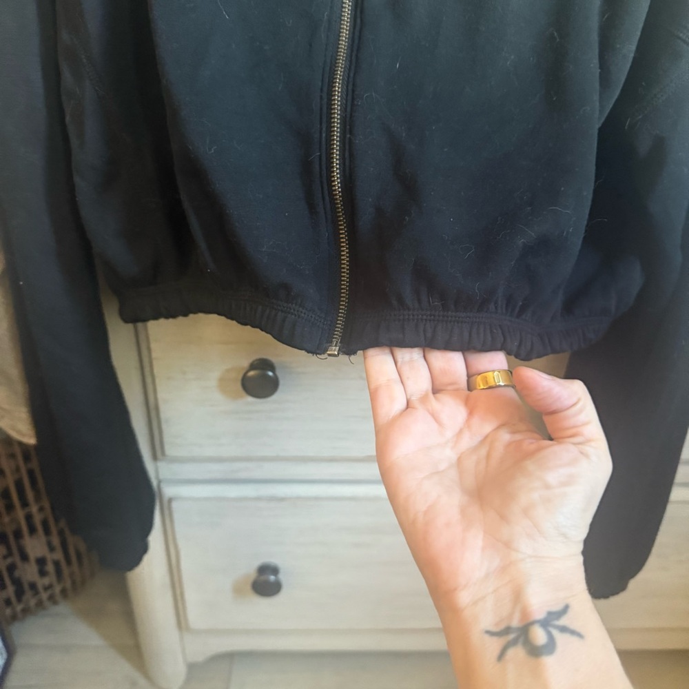 Gilly Hicks Cropped Black Hoodie - Picture 3 of 8